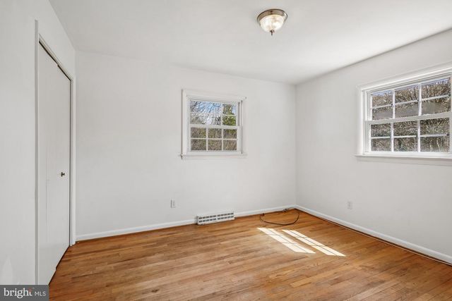 4 WALNUT HILL RD, La Plata, MD 20646