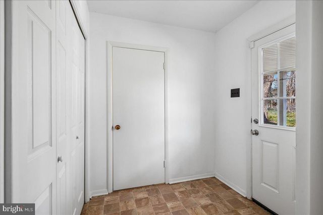 4 WALNUT HILL RD, La Plata, MD 20646