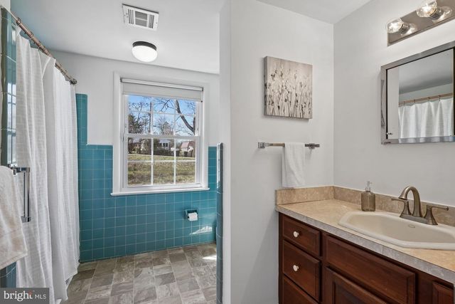 4 WALNUT HILL RD, La Plata, MD 20646