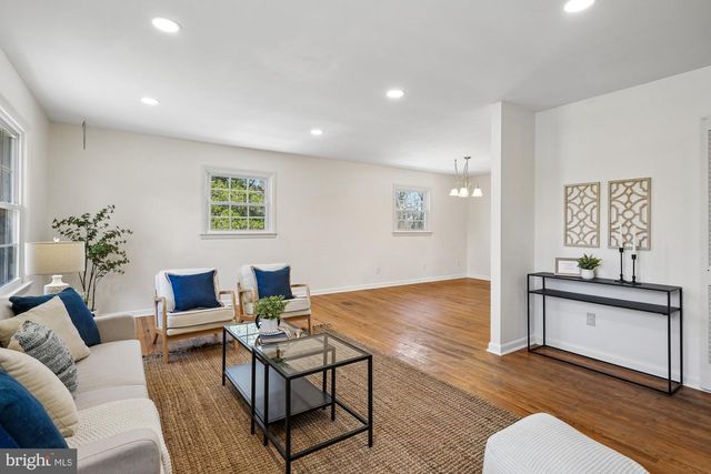 4 WALNUT HILL RD, La Plata, MD 20646