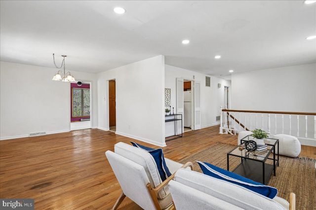 4 WALNUT HILL RD, La Plata, MD 20646