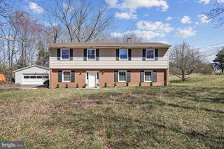 4 WALNUT HILL RD, La Plata, MD 20646
