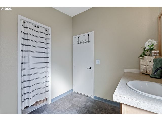 17660 Sw BUNKER OAK Rd, Beaverton, OR 97006