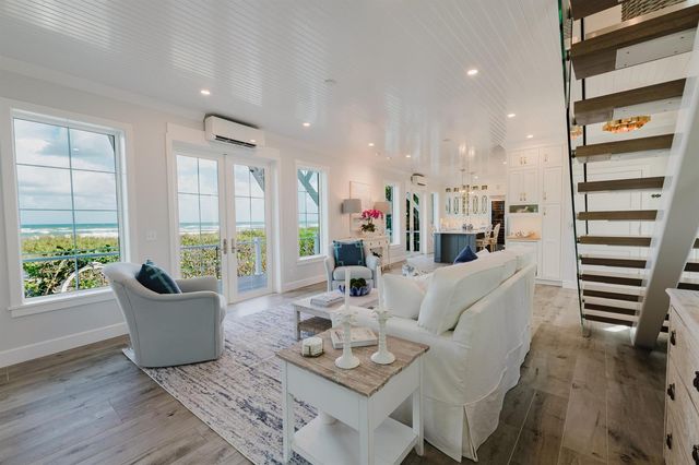 113 N Beach Road, Jupiter Island, FL 33455