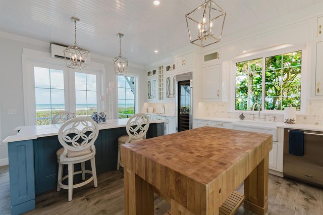 113 N Beach Road, Jupiter Island, FL 33455