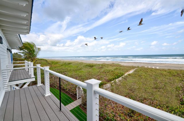 113 N Beach Road, Jupiter Island, FL 33455