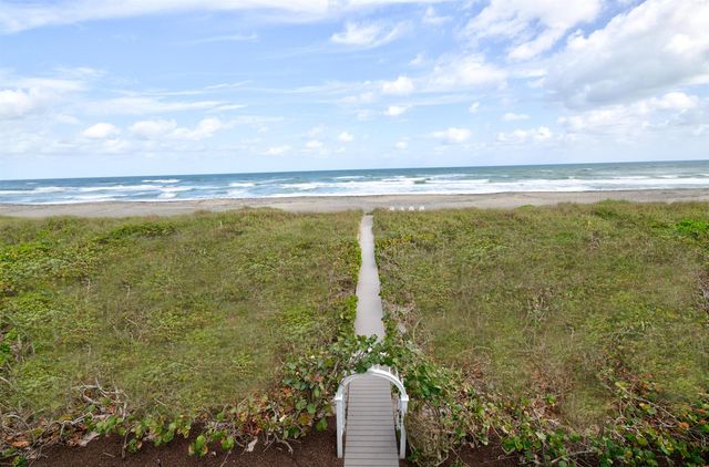 113 N Beach Road, Jupiter Island, FL 33455