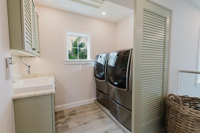 113 N Beach Road, Jupiter Island, FL 33455