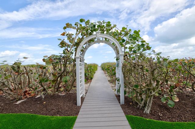 113 N Beach Road, Jupiter Island, FL 33455