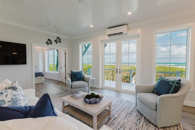 113 N Beach Road, Jupiter Island, FL 33455