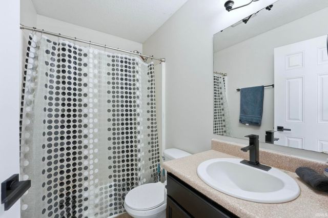 922 Honey Willow Boulevard, Huntertown, IN 46748