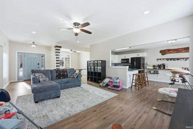 922 Honey Willow Boulevard, Huntertown, IN 46748