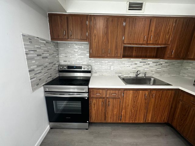 23 SE 12th Street 103, Dania Beach, FL 33004