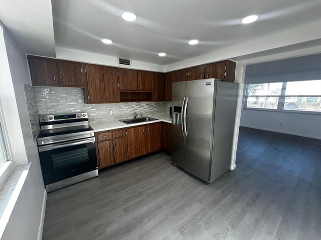 23 SE 12th Street 103, Dania Beach, FL 33004