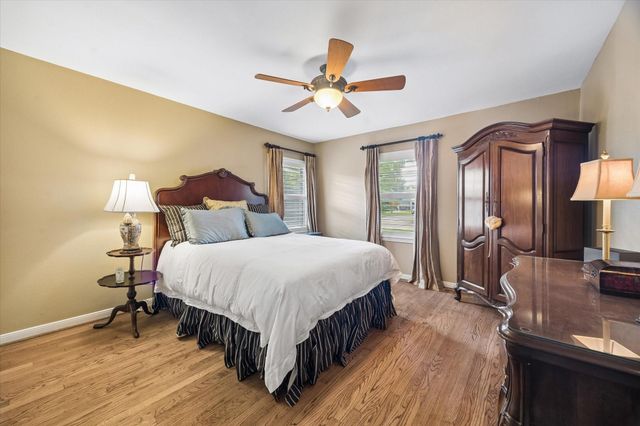 4712 Glenmont Street, Bellaire, TX 77401