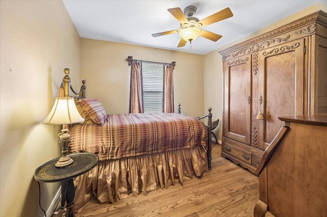 4712 Glenmont Street, Bellaire, TX 77401