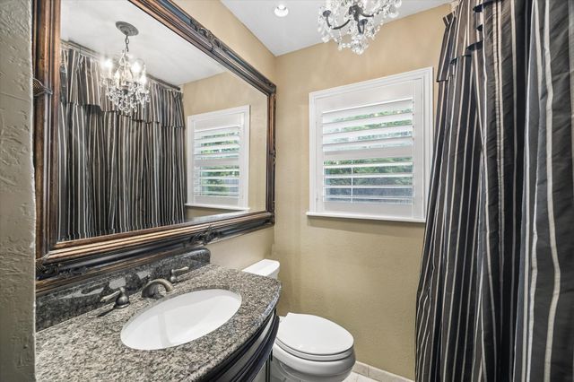 4712 Glenmont Street, Bellaire, TX 77401