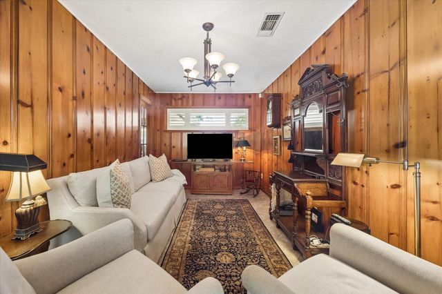 4712 Glenmont Street, Bellaire, TX 77401