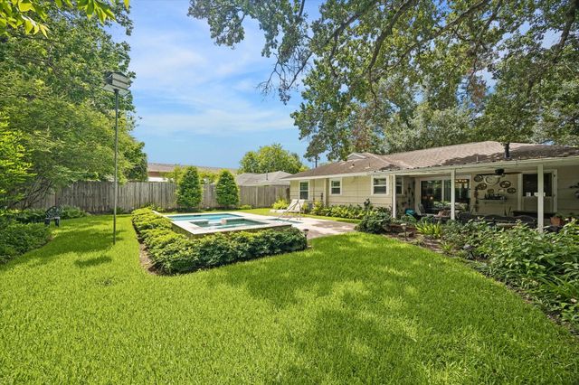 4712 Glenmont Street, Bellaire, TX 77401