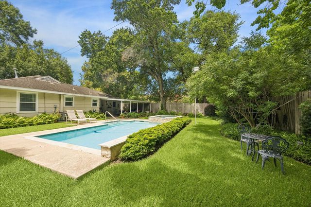 4712 Glenmont Street, Bellaire, TX 77401