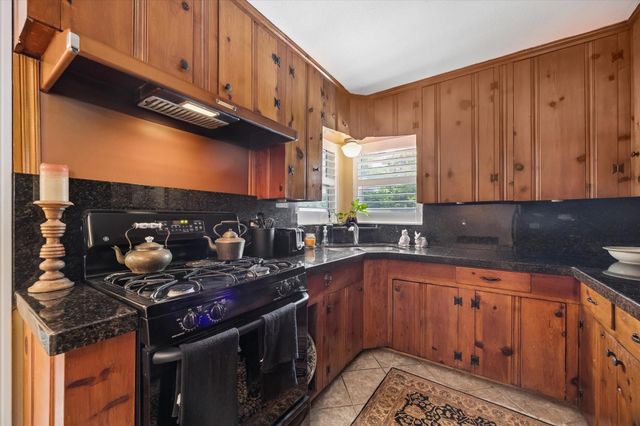 4712 Glenmont Street, Bellaire, TX 77401
