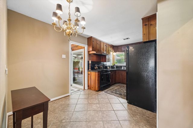 4712 Glenmont Street, Bellaire, TX 77401