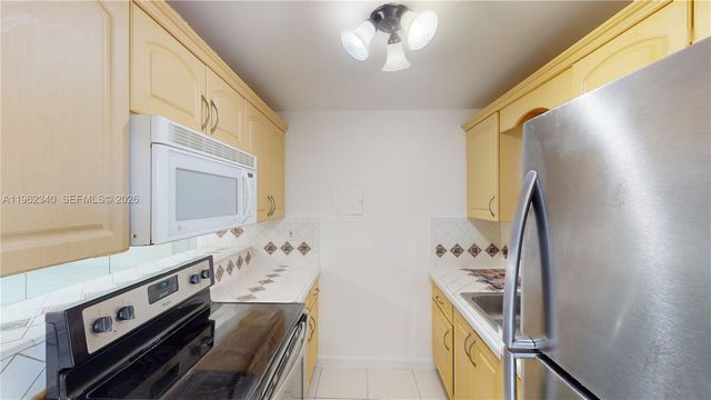 160 SW 30th Ave 204A, Miami, FL 33135