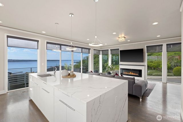 1422 Browns Point Boulevard, Tacoma, WA 98422