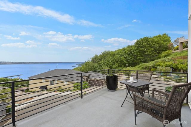 1422 Browns Point Boulevard, Tacoma, WA 98422