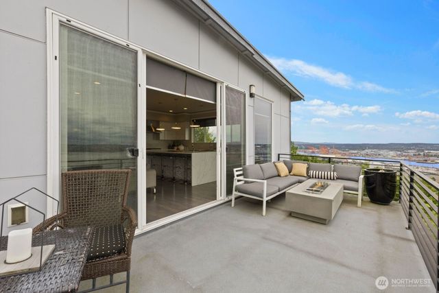 1422 Browns Point Boulevard, Tacoma, WA 98422