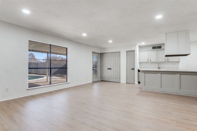 6006 Lakecrest Drive, Garland, TX 75043