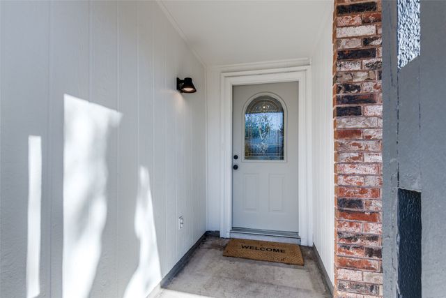 6006 Lakecrest Drive, Garland, TX 75043