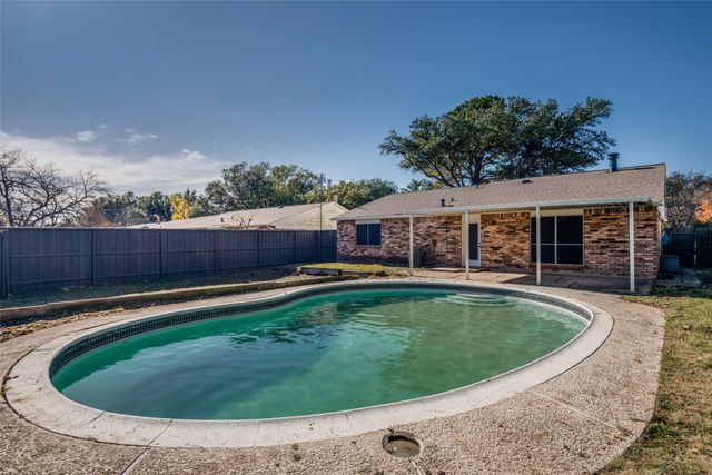 6006 Lakecrest Drive, Garland, TX 75043