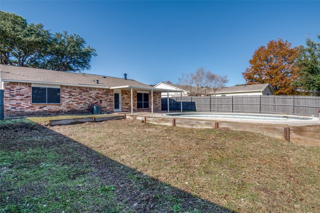 6006 Lakecrest Drive, Garland, TX 75043
