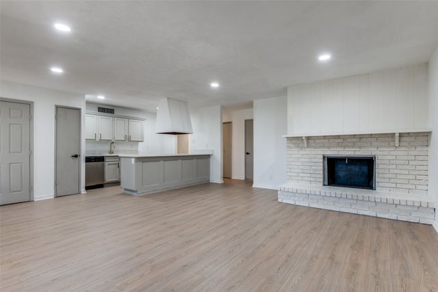 6006 Lakecrest Drive, Garland, TX 75043