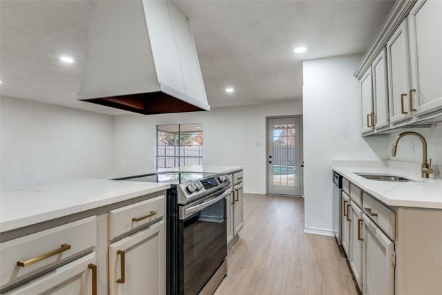 6006 Lakecrest Drive, Garland, TX 75043