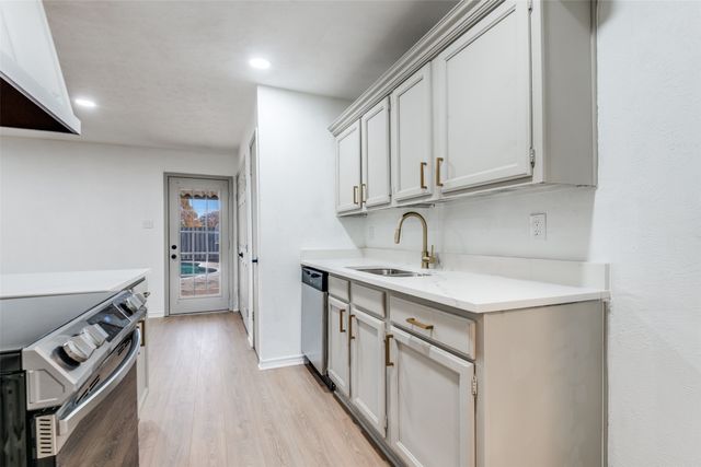 6006 Lakecrest Drive, Garland, TX 75043