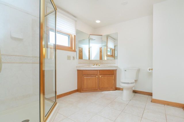 W347N5904 Lake DRIVE, Oconomowoc, WI 53066