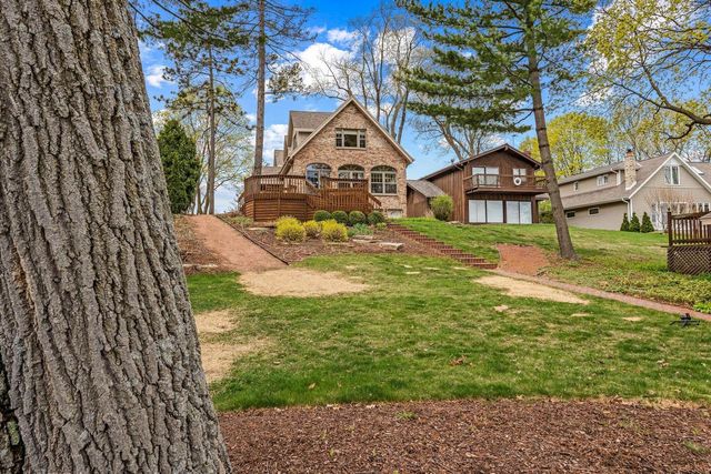 W347N5904 Lake DRIVE, Oconomowoc, WI 53066