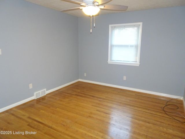 3113 Kaye Lawn Dr, Louisville, KY 40220