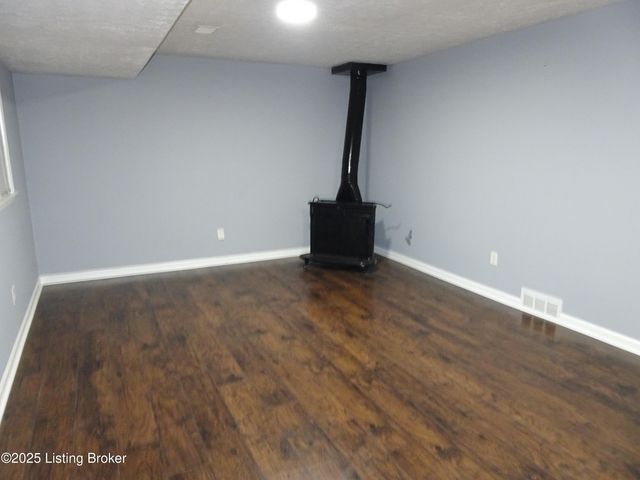 3113 Kaye Lawn Dr, Louisville, KY 40220