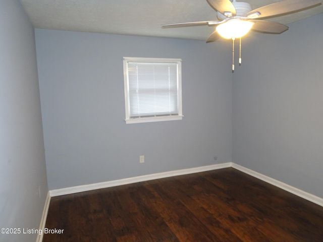 3113 Kaye Lawn Dr, Louisville, KY 40220