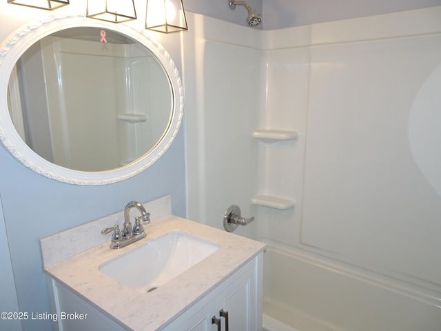 3113 Kaye Lawn Dr, Louisville, KY 40220