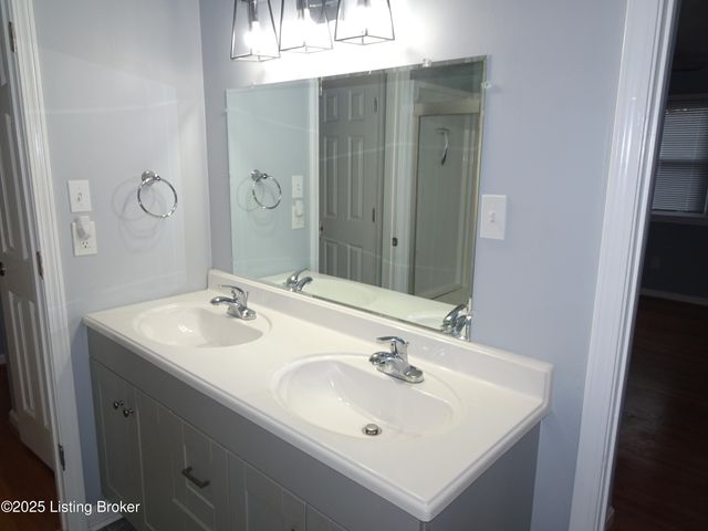 3113 Kaye Lawn Dr, Louisville, KY 40220