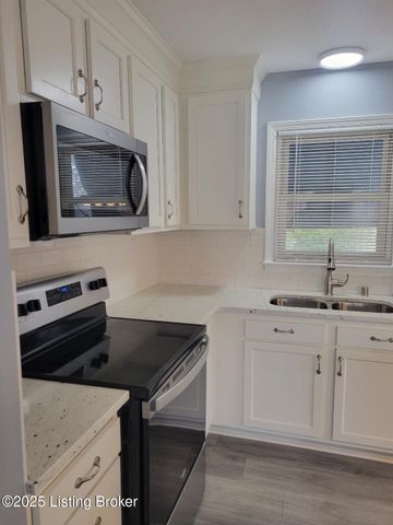 3113 Kaye Lawn Dr, Louisville, KY 40220