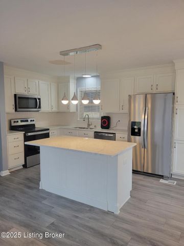 3113 Kaye Lawn Dr, Louisville, KY 40220