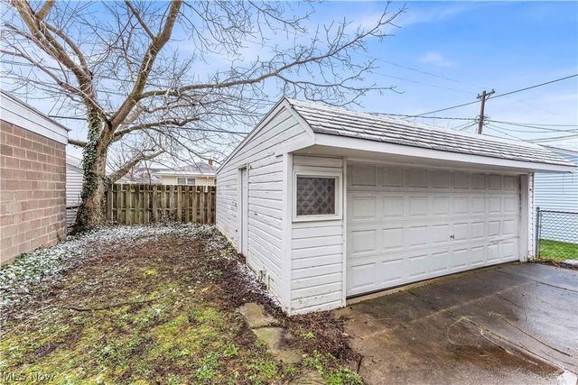 3203 Ingleside Drive, Parma, OH 44134