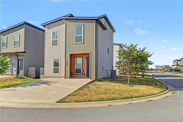 1080 Illinois Avenue, Centerton, AR 72713