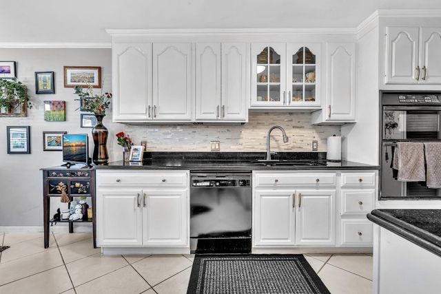 9050 Jacaranda Lane 3, Plantation, FL 33324