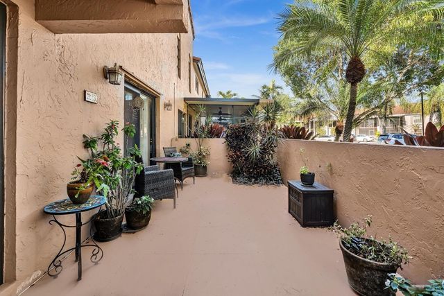 9050 Jacaranda Lane 3, Plantation, FL 33324